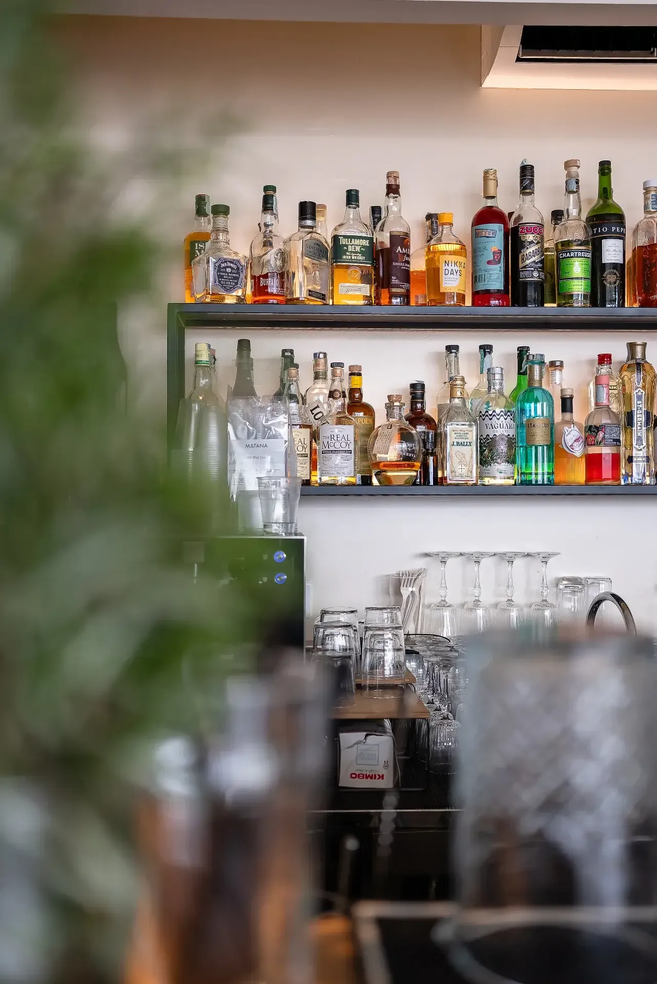 Bar Koura con selezione di liquori e distillati pregiati