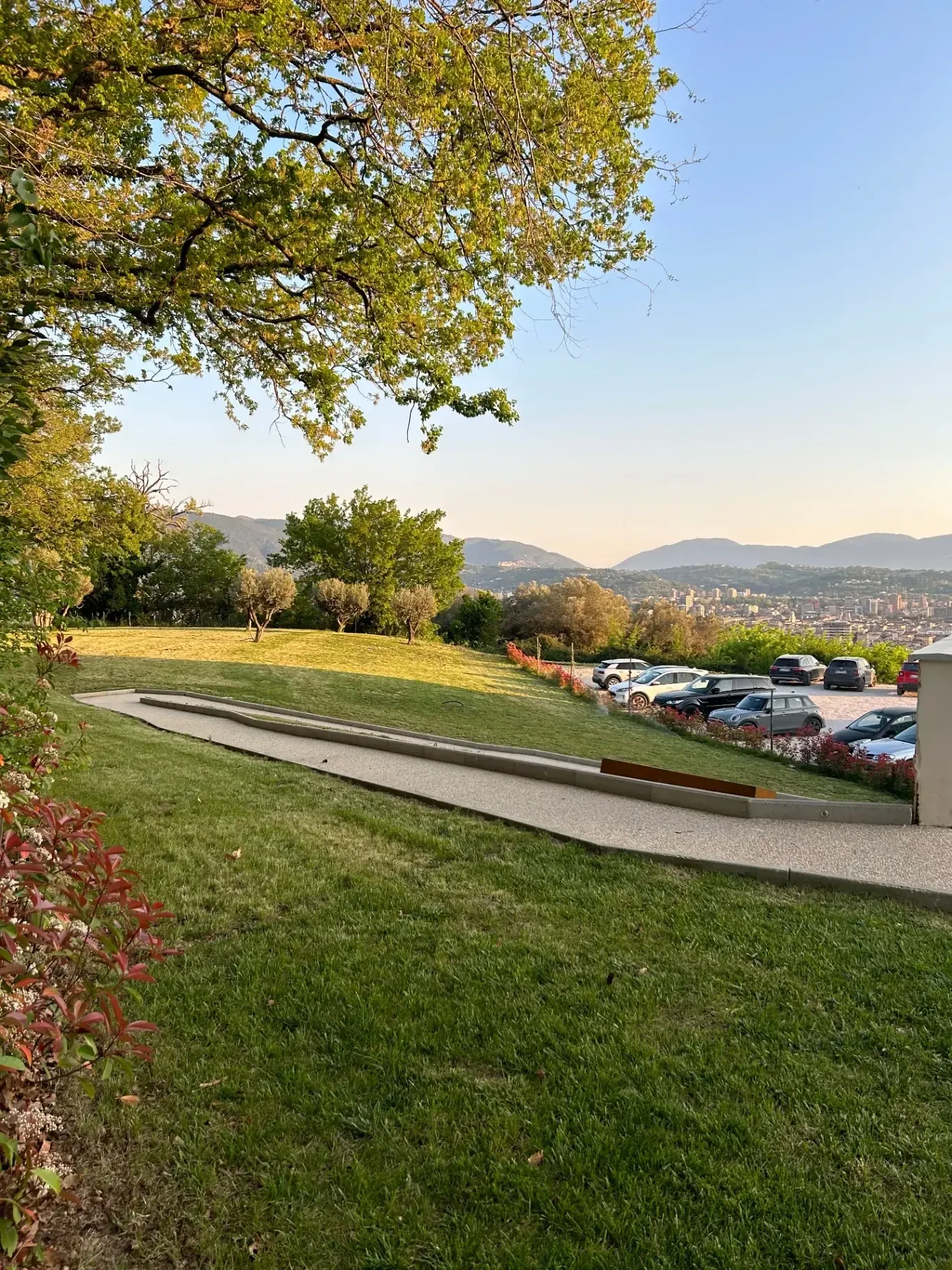 Panorama Completo Vista panoramica completa della struttura e del paesaggio